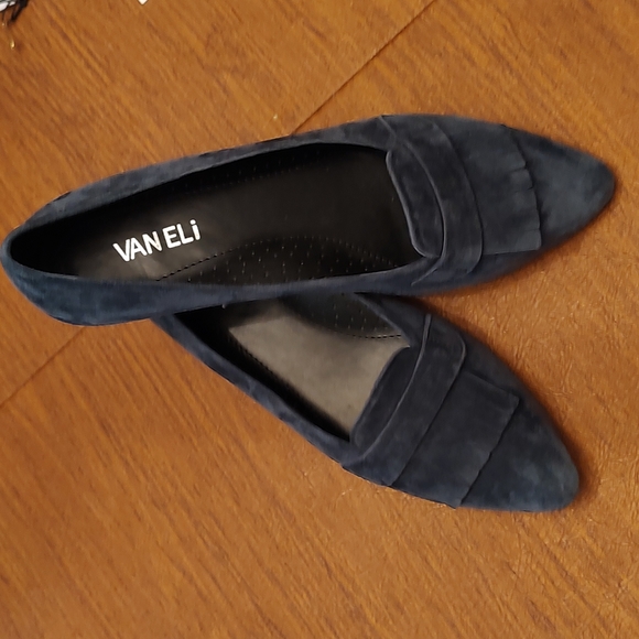 Navy Blue Suede Flats by Vaneli - Size 8N - Picture 12 of 12